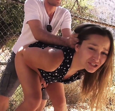 А где любовь - задрал платье и трахает меня под забором